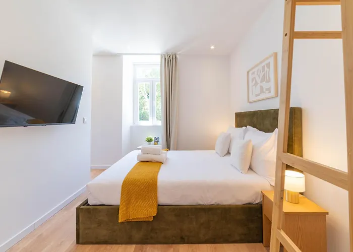 Apartment Campolide Cozy & *