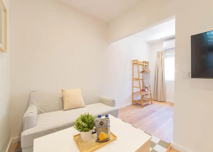 Apartment Campolide Cozy & *